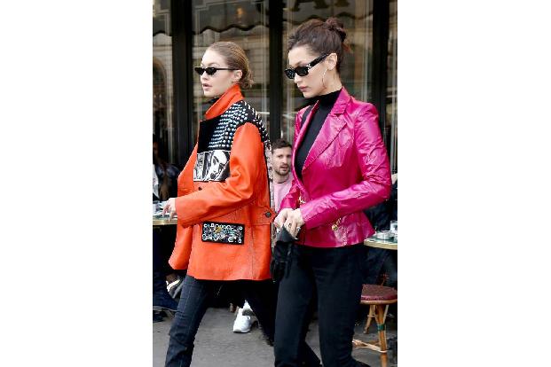 Wer könnte Trends wohl besser ausrufen, als zwei Topmodels?! Eben! Die Jacken, die Gigi und Bella Hadid am 6. März in Paris ...