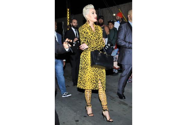 ...fest: Der Frühling wird knallen! Wie zum Beweis schlug Popstar Katy Perry einen Tag zuvor in diesem quietschgelben Leopri...