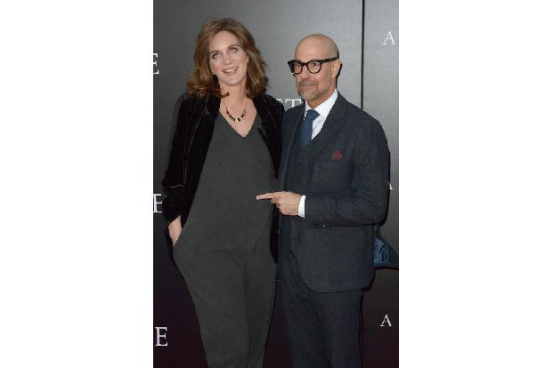 ...Stanley Tucci, den wir als durchgeknallten Caesar Flickerman aus 'Die Tribute von Panem' kennen, auf dem roten Teppich st...