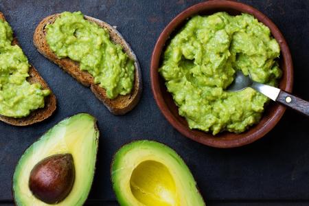 Schnell hat sich die Avocado zu einer festen Größe unter den Super Fruits gemausert. Schmackhafte Guacamole hier, gesunde Sm... Schnell hat sich die Avocado zu einer festen Größe unter den Super Fruits gemausert. Schmackhafte Guacamole hier, gesunde Sm...