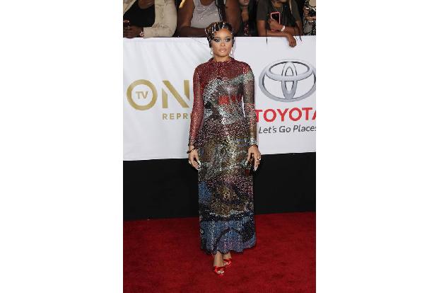 ...ging auch Sängerin Andra Day bei den NAACP Image Awards 2018 nachhause. Dafür durfte sie auf der Bühne performen, was sic...