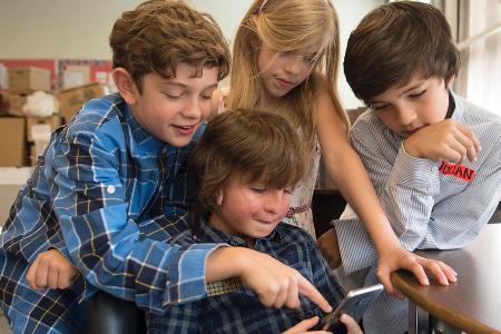 Auggie (Jacob Tremblay) mit seinen neuen Klassenkameraden