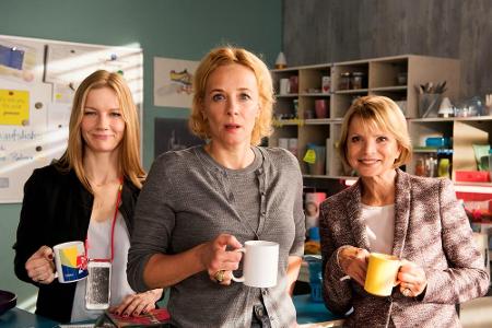 Es gibt zudem schlechte Nachrichten für Direktorin Gerster (Katja Riemann, Mitte), Frau Leimbach-Knorr (Uschi Glas) und den ...