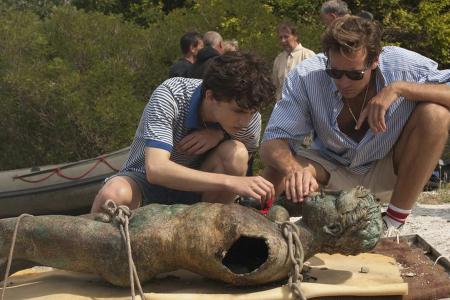 Elio (Timothée Chalamet, l.) und Oliver (Armie Hammer) verlieben sich ineinander