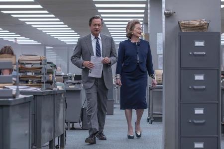 Tom Hanks als Ben Bradlee und Meryl Streep als Kay Graham in den Räumen der 