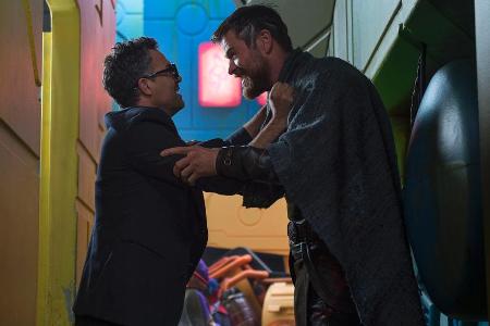 Thor und Bruce Banner (Mark Ruffalo, l.) haben einen Plan