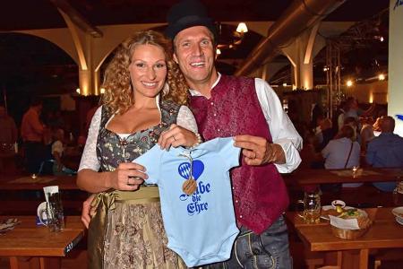 ...der Geburt blieb Emil-Ocean klarer Weise zuhause und Mama und Papa machten ohne ihn die Promiwelt unsicher. Mit mehr als ...