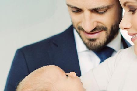 Prinz Carl Philip und Prinzessin Sofia mit ihrem jüngsten Kind, Prinz Gabriel