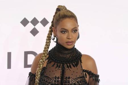 ...ab? Beyoncé hat es schließlich auch geschafft und doppelt gemoppelt. Wer weiß, welche Stars und Sternchen uns in nächster...