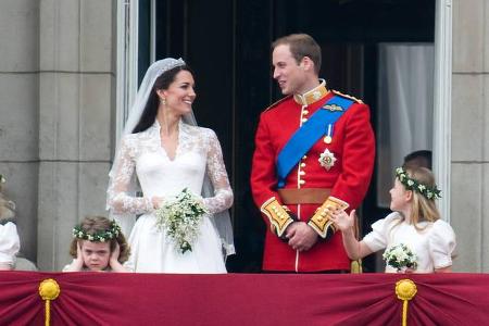 ...Kate kann da aber noch mehr bieten. Bei ihrer Hochzeit mit Prinz William im Jahr 2011 legte das britische Königshaus satt...