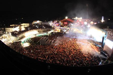 Star-DJ Martin Garrix steht im Planai-Stadion an den Turntables