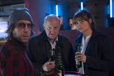 Ekki Talkötter (Oliver Korittke), Georg Wilsberg (Leonard Lansink, Mitte) und Alex Holtkamp (Ina Paule Klink) recherchieren ...