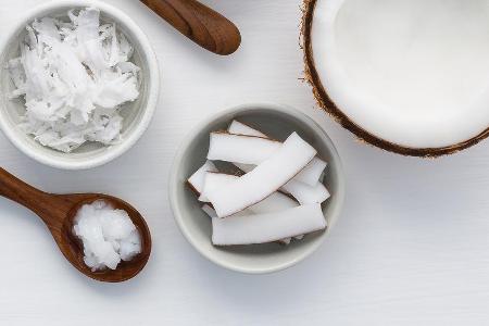 Kokosöl und Sheabutter ergeben die perfekte Lippenpflege