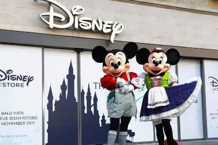 Micky und Minnie Maus vor dem Disney Store in München - in bayerischer Tracht