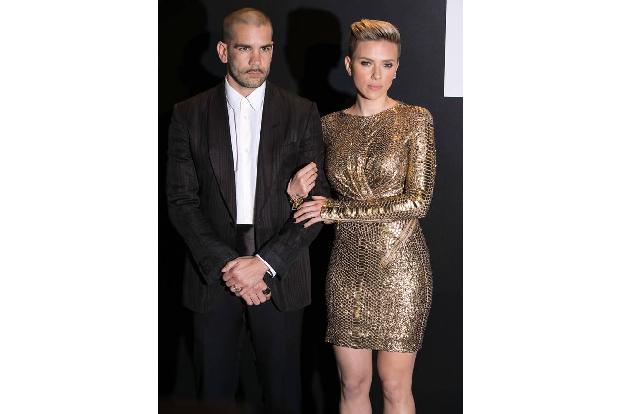 ...geschieden sind diese beiden hier: Romain Dauriac und Scarlett Johansson. Ihre Ehe hielt ganze zweieinhalb Jahre. Wer sic...