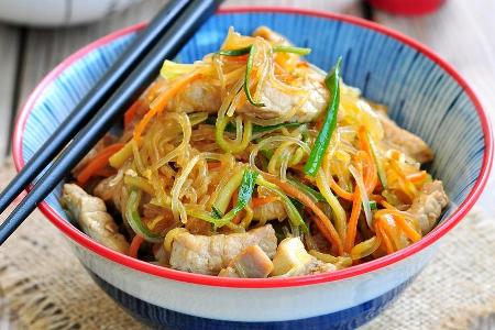 Wer die asiatische Küche mag, wird die aromatischen Thai-Zoodles lieben