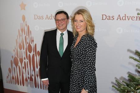 ARD-Programmdirektor Volker Herres gratulierte Maria Furtwängler beim Adventsessen zu 25 
