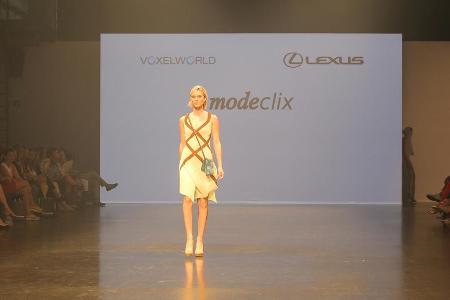 Kim Hnizdo auf dem Catwalk