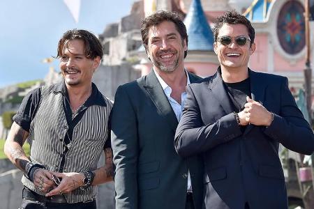 Auf einmal standen sie da, drei waschechte Hollywoodstars zum Anfassen, mitten im Disneyland Paris: Johnny Depp, Javier Bard... Auf einmal standen sie da, drei waschechte Hollywoodstars zum Anfassen, mitten im Disneyland Paris: Johnny Depp, Javier Bard...