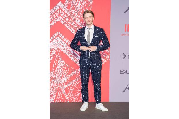 ...in super stylishen Outfits, auch ein Herrn schmiss sich in einen besonders feinen Zwirn: 'Club der roten Bänder'-Star Tim...