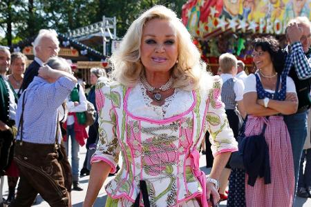 Gundel Schautzer, die Frau des österreichischen Moderators Max Schautzer, ließ sich auf dem Oktoberfest in einem wuchtigen D...