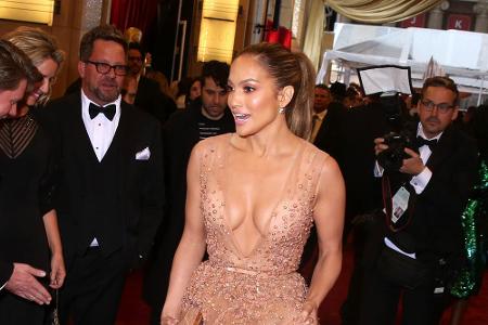 Jennifer Lopez lässt tief blicken