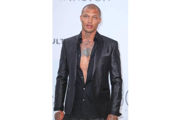 ...Liebeskummers bleiben Model Jeremy Meeks allerdings erspart. Der hatte nämlich im Juli seine Frau Melissa wegen Topshop-E...