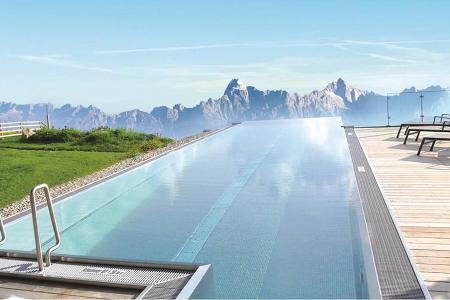 Bergketten bestimmen den Horizont im Infinite Pool