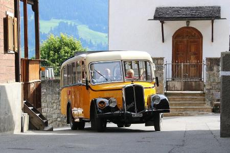 Nostalgisches Erlebnis in Graubünden: Fahrt mit dem alten Postbus