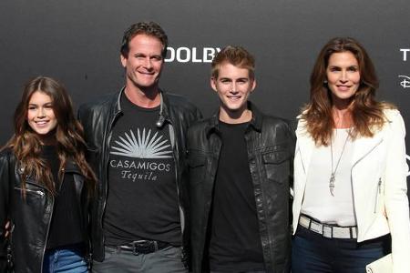 ...eines der ersten Topmodels überhaupt! Wir wünschen dir einen tollen Geburtstag im Kreise deiner Familie, liebe Cindy!