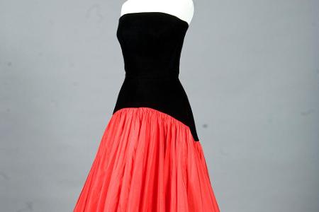 Diana setzte mit ihren Kleidern Statements: Das Flamenco-Kleid trug sie 1987 in Spanien.