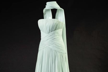 Im gleichen Jahr zeigte sie sich in Cannes in dieser von Grace Kelly inspirierten Robe.