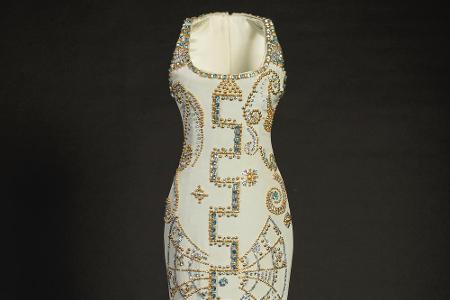 Es durfte aber auch glamouröser sein, wie bei diesem Versace-Kleid.