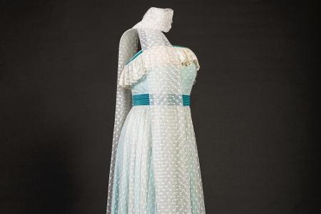 Manchmal mochte es Diana aber auch ein bisschen verspielter, wie bei diesem romantischen Abendkleid.
