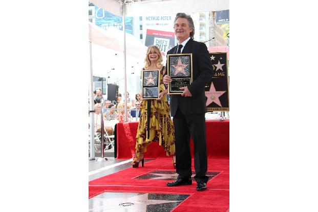 ...Stars wie Goldie Hawn und Kurt Russell begeistern nicht nur Normalsterbliche, die Promis sind ihnen ebenso verfallen -
z...