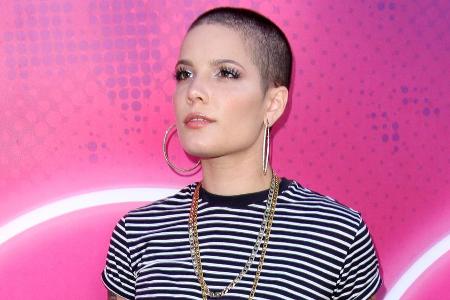 Sängerin Halsey hat ebenfalls den Schritt zur radikalen Kurzhaarfrisur gewagt