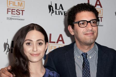 Schauspielerin Emmy Rossum hat den Antrag ihres Freundes Sam Esmail angenommen. Danach zeigte sich der Regisseur überglückli...