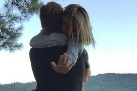 Julianne Hough ist seit August 2015 mit dem Eishockey-Spieler Brooks Laich verlobt. Was ihr Styling für die Hochzeit angeht,...
