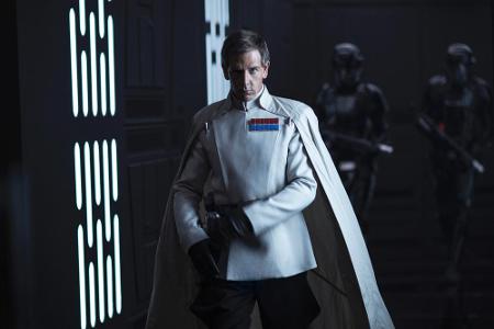 Krennic steht im Dienste des Imperiums.