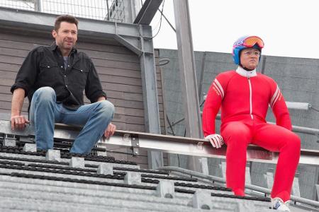 Doch schafft es Eddie, der aus medizinischen Gründen eine Schiene trägt, die ihm sportliche Aktivitäten unmöglich macht, mit...