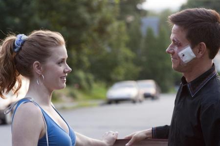 Amy Adams war als Mickeys Freundin Charlene Fleming zu sehen, die mit seiner Familie so gar nicht klar kam. Adams war ebenfa...