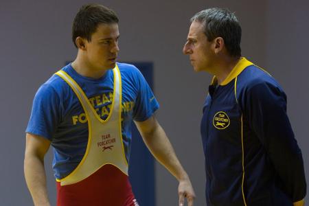 Der Film basiert auf dem wahren Fall des Multimillionärs und Ringsport-Sponsors John E. du Pont (Steve Carell), der den Ring...