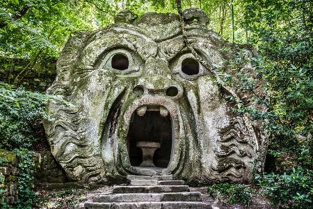 Durch den Orcus gelangen die Besucher in eine dunkle Kammer.