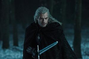 Stars aus "Bridgerton" und "Outlander" stoßen zum "The Witcher"-Cast