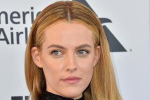 Elvis-Enkelin Riley Keough ist jetzt ausgebildete Sterbebegleiterin