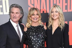 Kate Hudson und Goldie Hawn gratulieren "Pa" und "Baby" Kurt Russell
