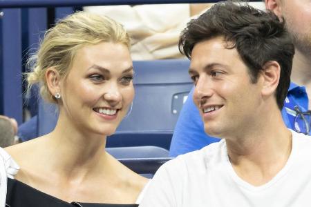 Seit wenigen Stunden sind Karlie Kloss und Ehemann Joshua Kushner Eltern. Seit wenigen Stunden sind Karlie Kloss und Ehemann Joshua Kushner Eltern.