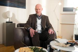 Rüdiger Hoffmann wird in "Rote Rosen" zum Psychologen