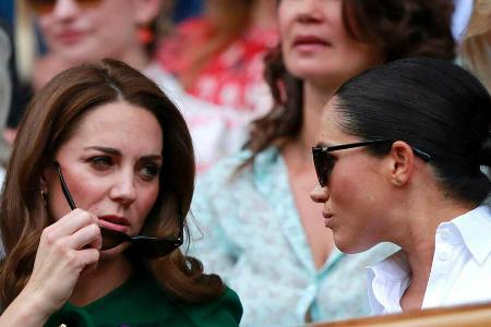 Herzogin Kate (l.) und Herzogin Meghan bei einem gemeinsamen Besuch des Wimbledon-Turniers. Herzogin Kate (l.) und Herzogin Meghan bei einem gemeinsamen Besuch des Wimbledon-Turniers.