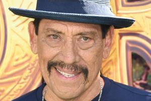 "The Masked Singer": Film-Bösewicht Danny Trejo trällert als Waschbär